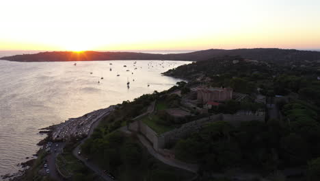 Zitadelle-Schifffahrtsmuseum-Saint-Tropez-Sonnenaufgang-Luftaufnahme-Bucht-Canebiers